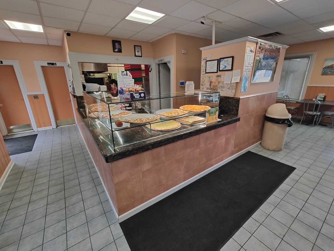 Dining room at Jefry's Pizza Parsippany, New Jersey